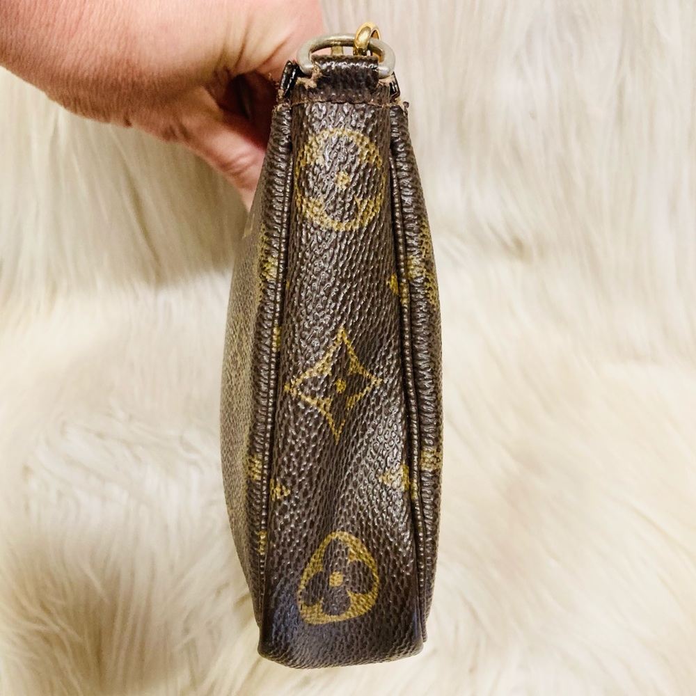 Louis Vuitton Monogram Canvas Pochette - Picture 4 of 16